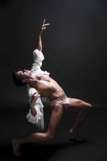 shapely-male-kneeling-darkness shapely-male-kneeling-darkness